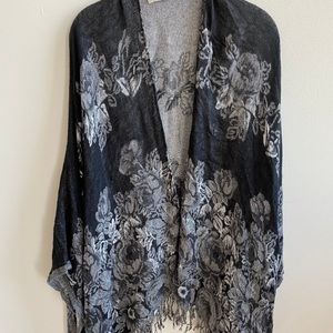 Abercrombie & Fitch Lace Floral Print Knit Fringe
Scarf Kimono Poncho Shawl O/S